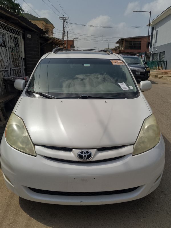 Main image of 2008 Toyota Sienna